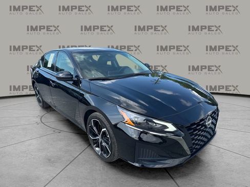 Used 2025 Nissan Altima 2.5 SR FWD image 7