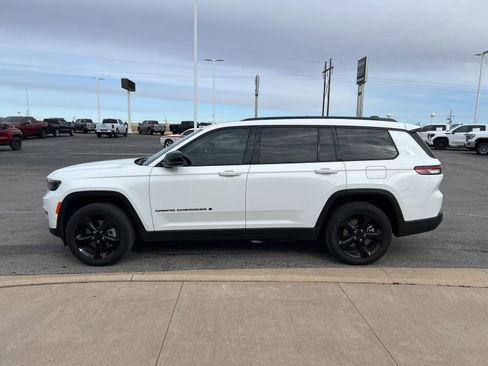 Used 2024 Jeep Grand Cherokee L Limited w/ Luxury Tech Group II image 8