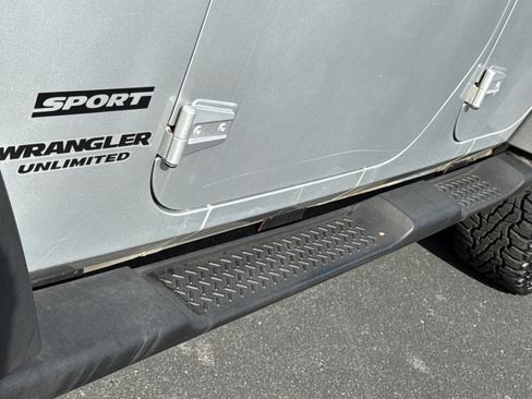 Used 2010 Jeep Wrangler Unlimited Sport image 7