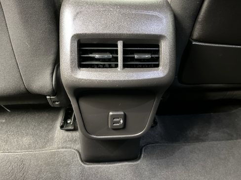 Used 2024 GMC Terrain SLE image 10