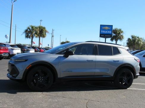 New 2025 Chevrolet Equinox EV RS image 2