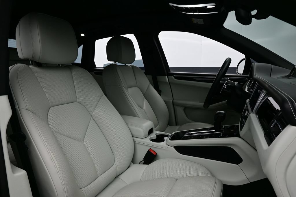 Certified 2023 Porsche Macan S AWD/4WD image 18