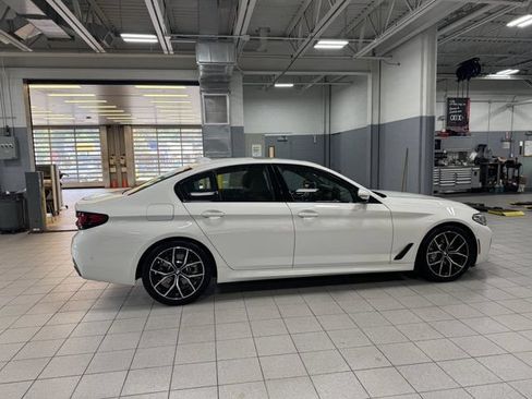 Used 2023 BMW 530i xDrive w/ M Sport Package AWD/4WD image 4