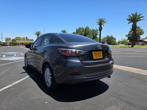 Used 2018 Toyota Yaris iA FWD image 11