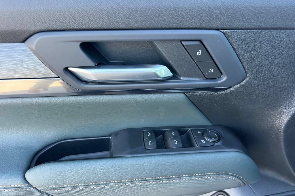 New 2026 GMC Terrain AT4 w/ Technology Package II AWD/4WD image 8