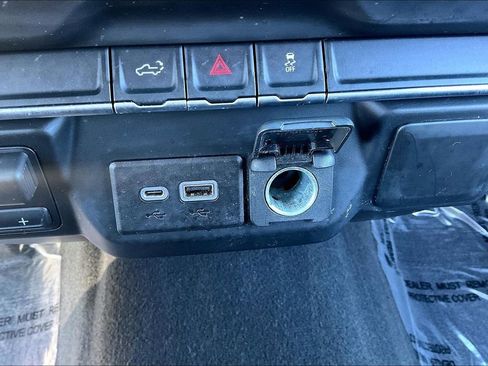 Used 2022 Chevrolet Silverado 2500 Custom w/ Custom Value Package image 15