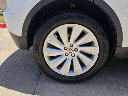 Used 2018 Jaguar E-PACE SE image 15