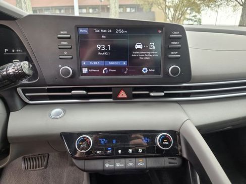 Used 2023 Hyundai Elantra SEL w/ Preferred Accessory Package image 3