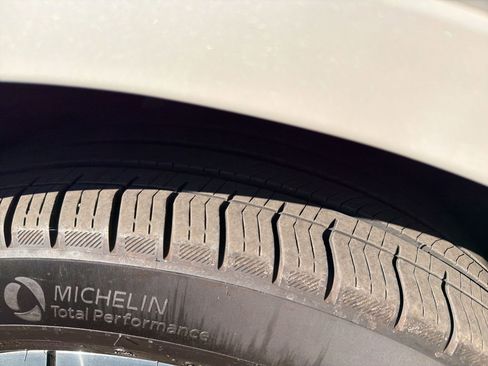 Used 2024 Lincoln Nautilus Reserve w/ Equipment Group 202A image 5