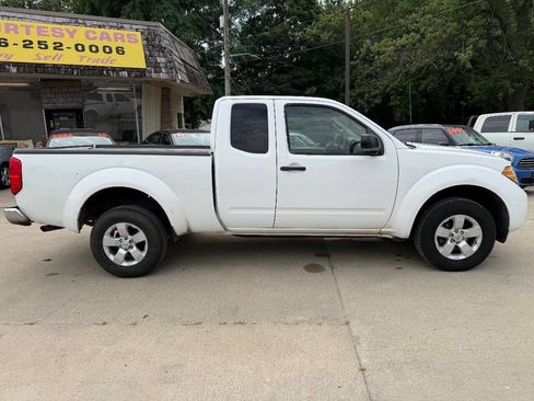 Used 2012 Nissan Frontier SV RWD image 9