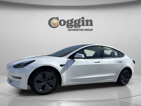 Used 2022 Tesla Model 3 image 2
