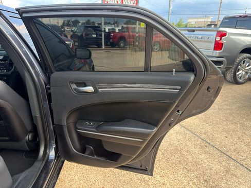 Used 2019 Chrysler 300 Touring w/ Sport Appearance Package RWD image 27