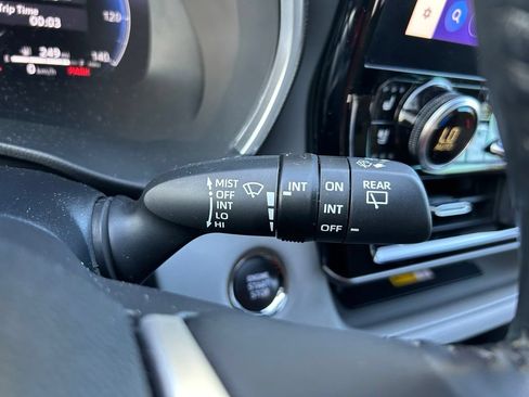 Used 2023 Toyota Highlander Limited FWD image 23