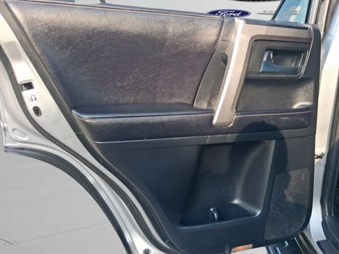Used 2017 Toyota 4Runner SR5 AWD/4WD image 24