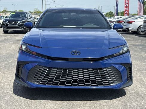 Used 2025 Toyota Camry SE w/ Convenience Package FWD image 16