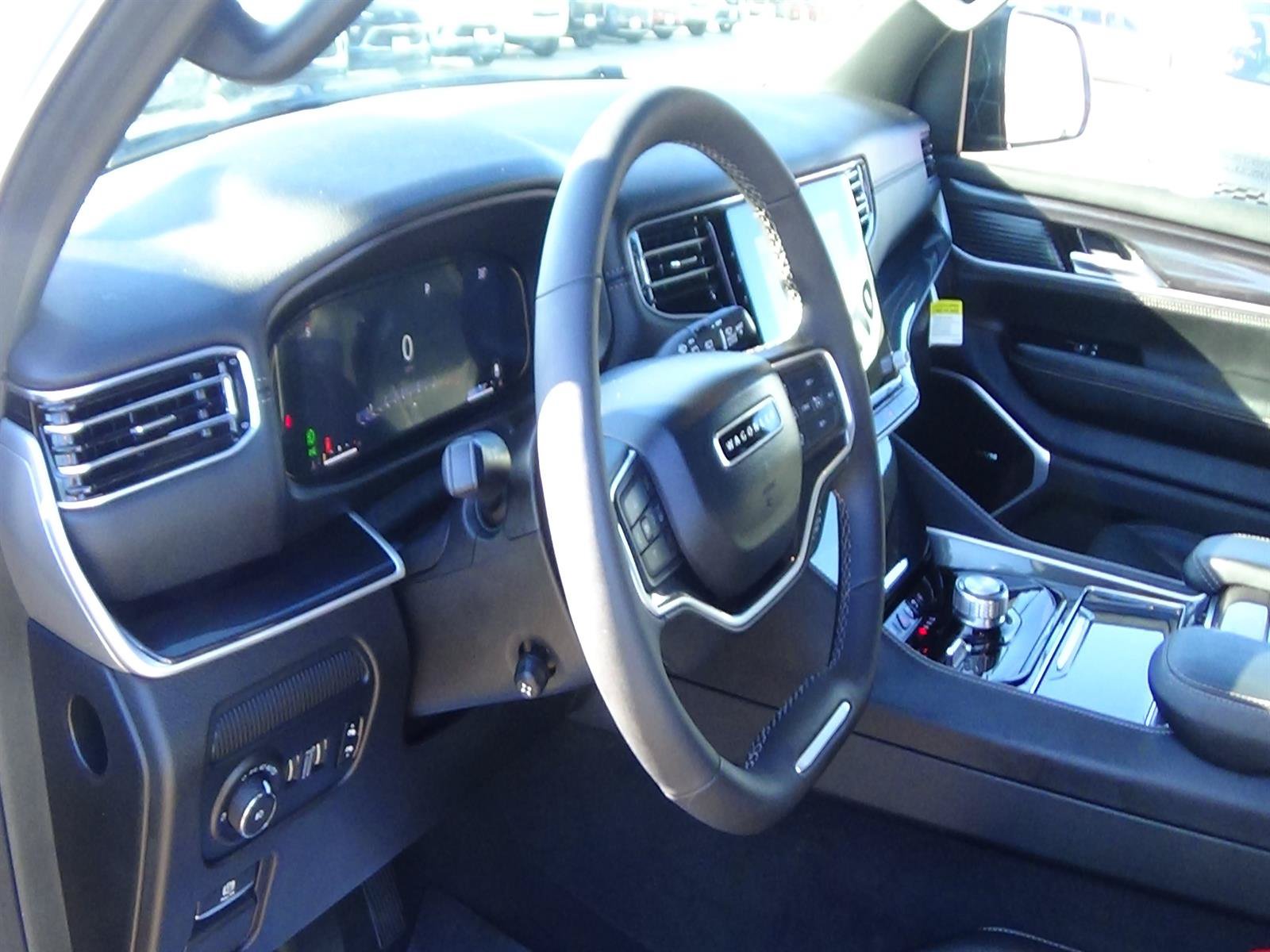 Used 2025 Jeep Wagoneer L 4WD w/ Convenience Group I image 16