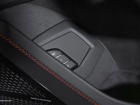 Used 2025 Lamborghini Urus SE image 47