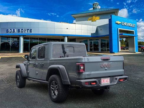 Used 2025 Jeep Gladiator Mojave w/ Convenience Group AWD/4WD image 6