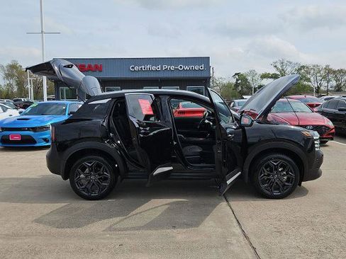 Certified 2025 Nissan Kicks SR image 13