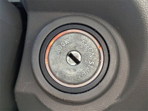 Used 2019 Nissan Frontier SL image 31