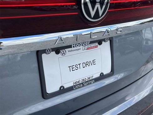 Certified 2025 Volkswagen Atlas SE image 10
