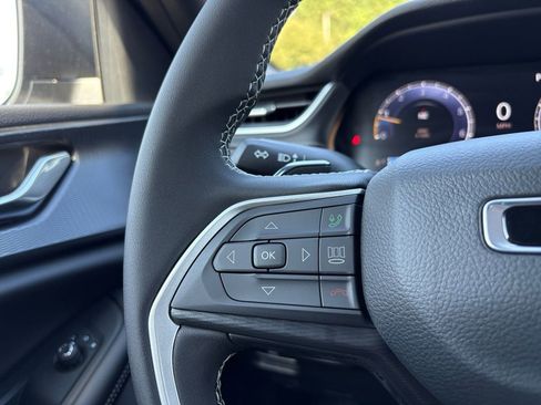 New 2025 Jeep Grand Cherokee Laredo image 16