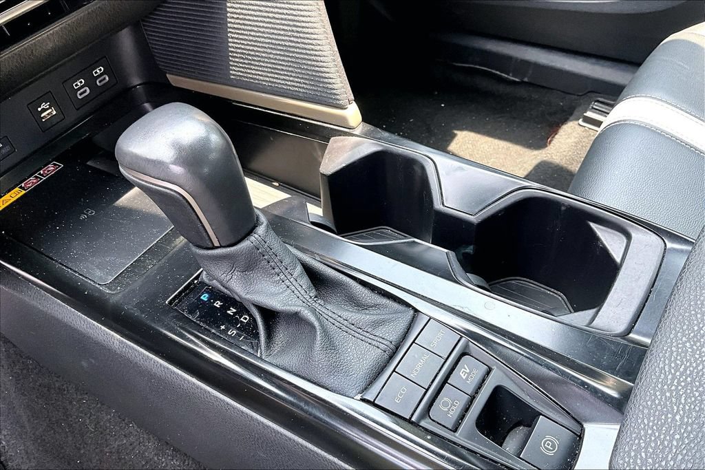 Used 2025 Toyota Camry SE FWD image 18