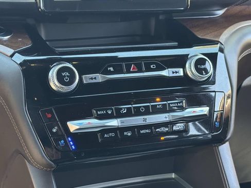 Used 2023 Ford Explorer King Ranch w/ Class IV Trailer Tow Package AWD/4WD image 15