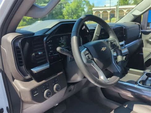 Used 2024 Chevrolet Silverado 2500 LTZ w/ LTZ Plus Package image 10