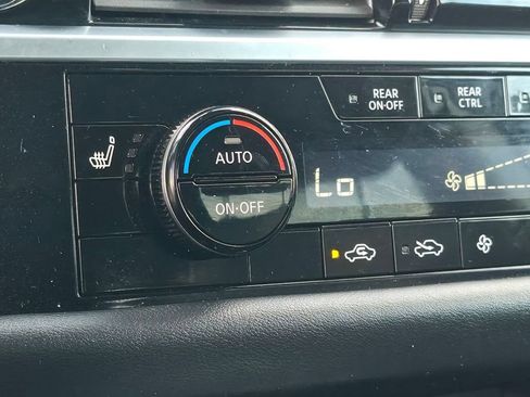 Used 2024 Nissan Pathfinder SV AWD/4WD image 19