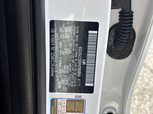 Certified 2025 Kia Seltos EX FWD image 30