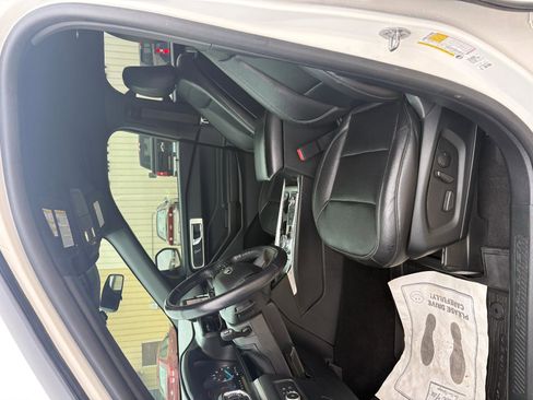 Used 2020 Ford Explorer XLT w/ Equipment Group 202A AWD/4WD image 13