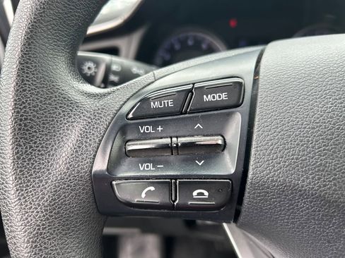 Used 2019 Hyundai Elantra SE w/ Cargo Package FWD image 17