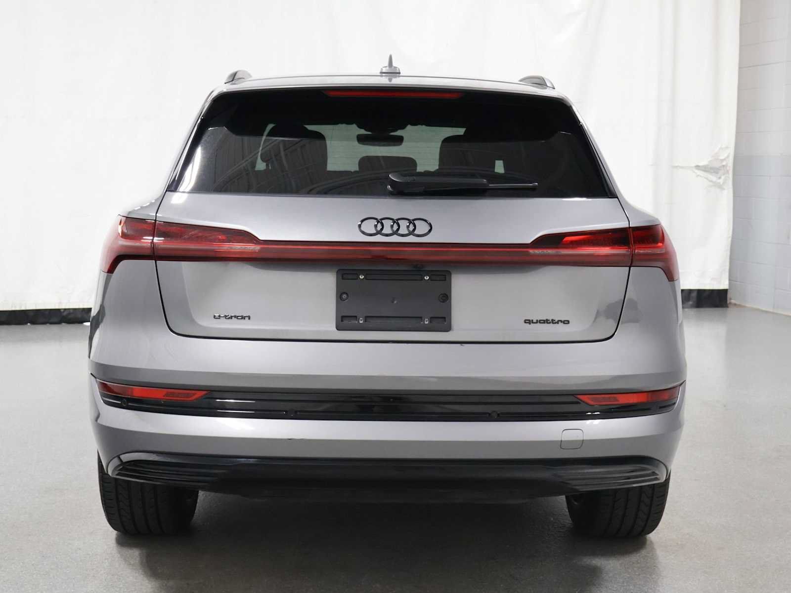 Used 2023 Audi e-tron Premium Plus w/ Premium Plus Package AWD/4WD image 7