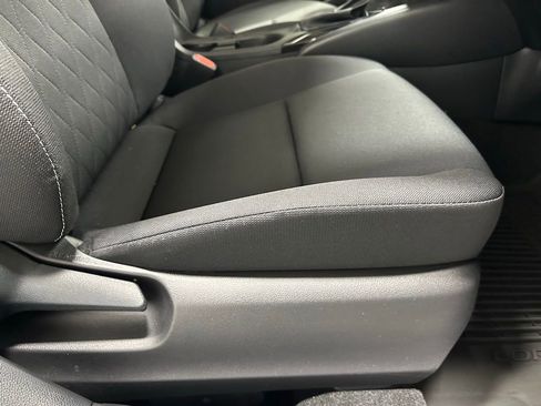 Used 2025 Toyota Corolla LE image 55