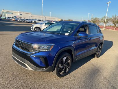 Used 2024 Volkswagen Taos SE w/ Panoramic Sunroof Package