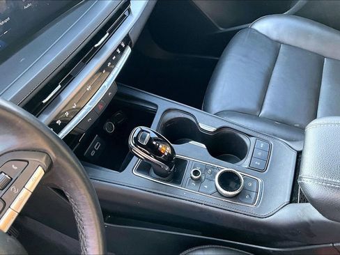 Used 2024 Cadillac XT4 Premium Luxury image 18