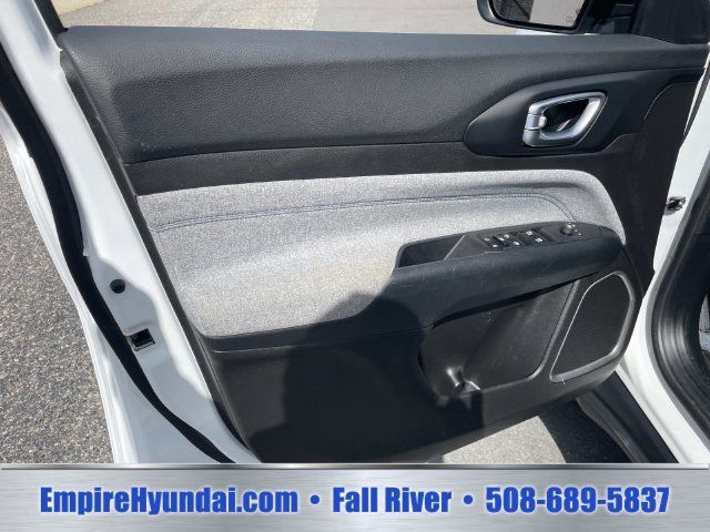 Used 2024 Jeep Compass Latitude AWD/4WD image 18