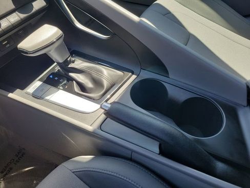 Used 2025 Hyundai Elantra SE image 15