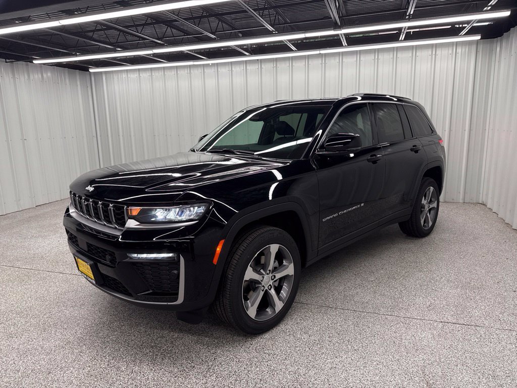 New 2026 Jeep Grand Cherokee Limited w/ Luxury Tech Group II AWD/4WD image 3