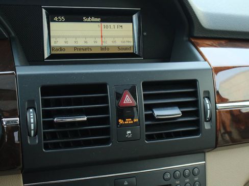 Used 2011 Mercedes-Benz GLK 350 4MATIC image 27