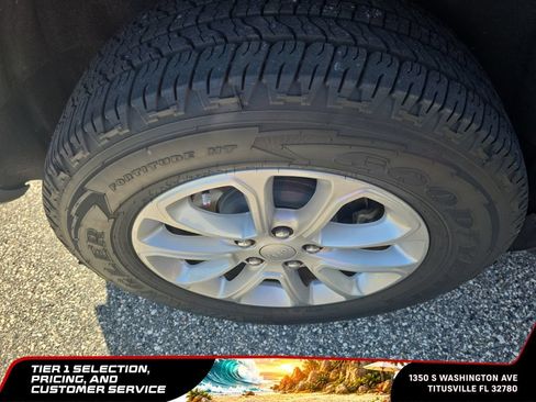Used 2021 Jeep Grand Cherokee Laredo RWD image 7