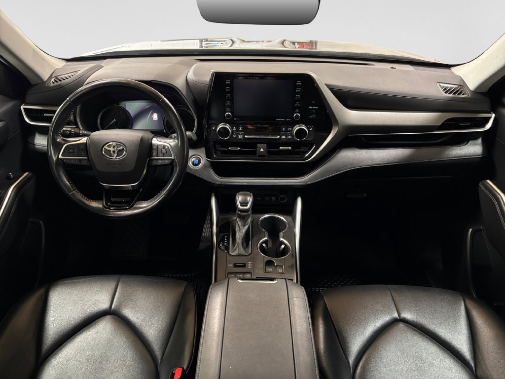 Used 2021 Toyota Highlander XLE AWD/4WD image 14