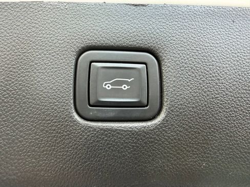 Used 2021 Chevrolet Blazer LT FWD image 12