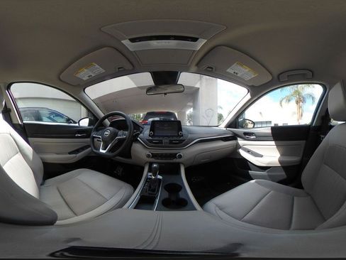 Used 2025 Nissan Altima 2.5 SV image 43