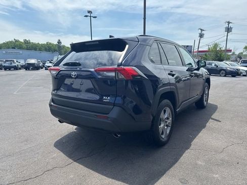 Used 2025 Toyota RAV4 XLE AWD/4WD image 2