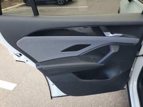 New 2026 Volkswagen Tiguan SE R-Line image 9