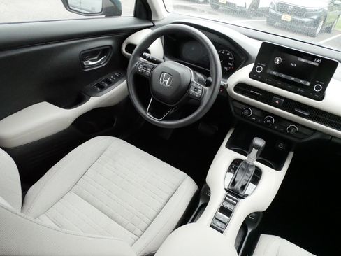 Used 2023 Honda HR-V LX image 9