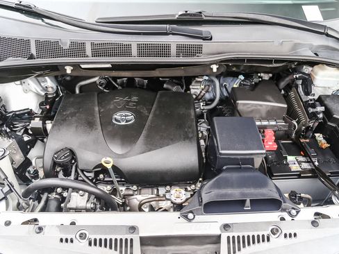 Used 2019 Toyota Sienna XLE image 29