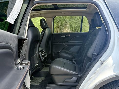 Used 2022 Lincoln Aviator AWD w/ Premium Package image 19